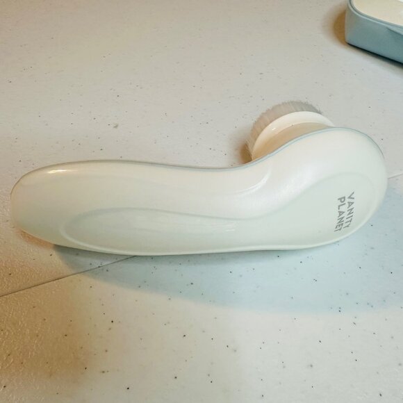 Vanity Planet Body and Facial Cleansing Brush Kit 3 Interchangeable Brushes - Picture 10 of 14